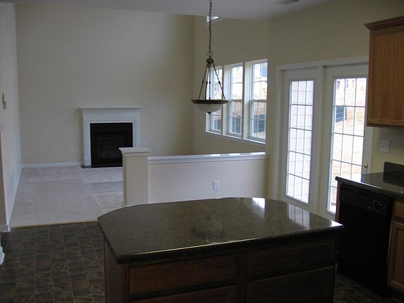 3rd image of 4696 Creekside Cv