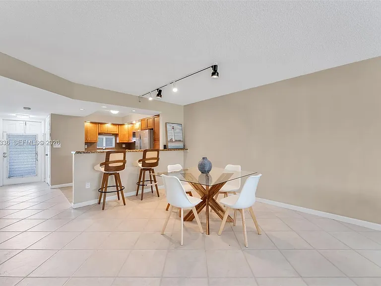 9811 N Hollybrook Lake Dr #103 — Photo 7