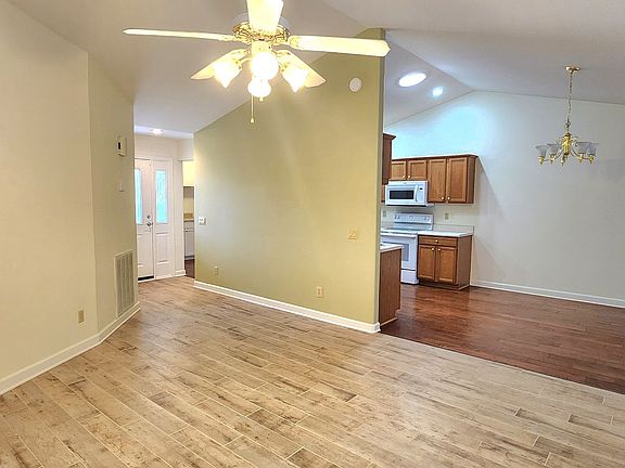 5th image of 112 Southgate Ln