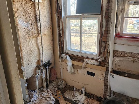 5th image of 281 Providence Dr
