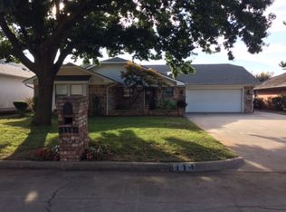 114 Morningside Dr, Chickasha, OK 73018