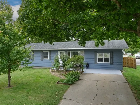 205 S Miller St, Clinton, IL 61727