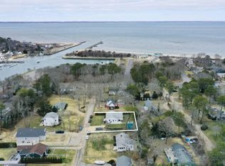 9 Elizabeth Ave, Hampton Bays, NY 11946