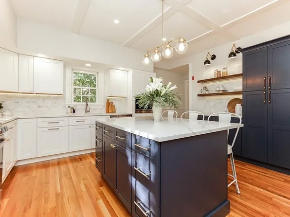 72 Mount Vernon St, Reading, MA 01867