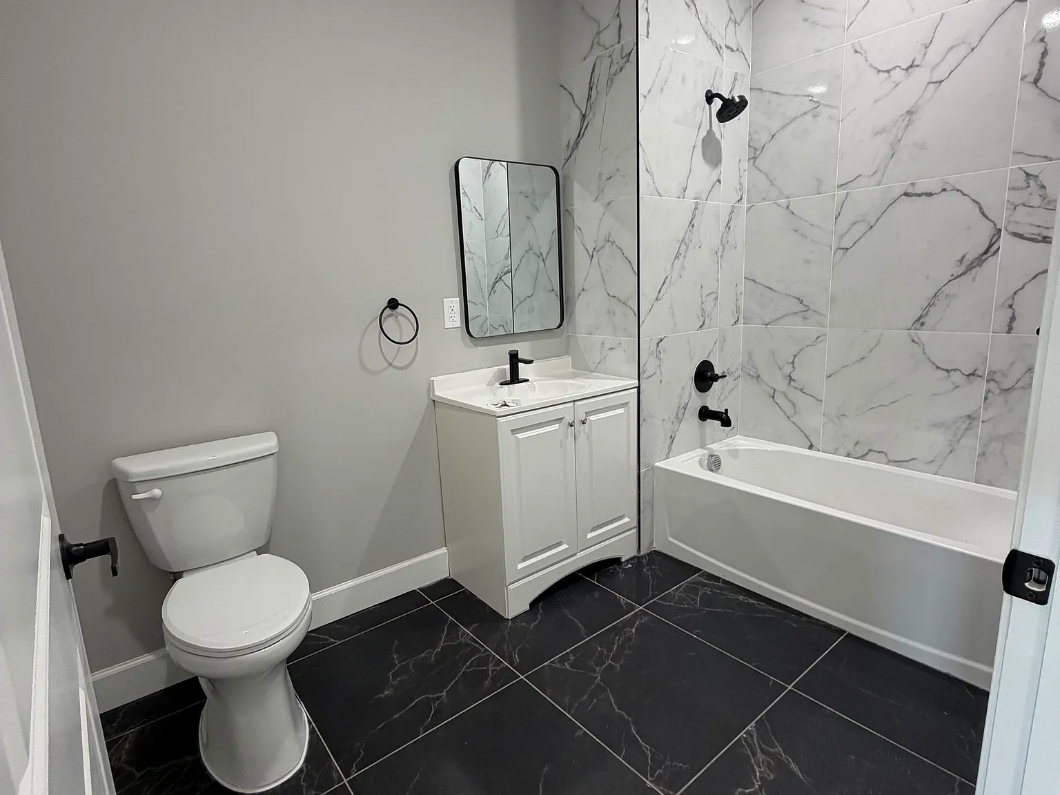 1 bed, $1,818 — Photo 4