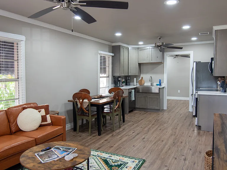 2707 Flanigan St — Photo 3