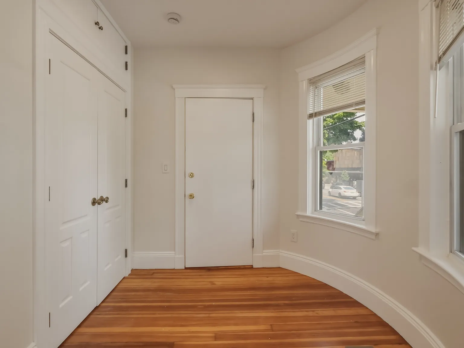 2 bed, 1300 sqft, $4,100 — Photo 3