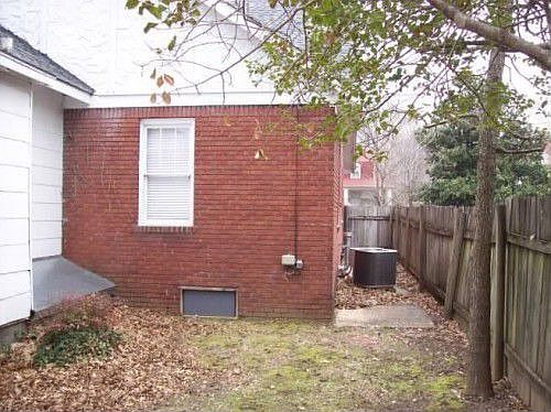 5th image of 1075 N Highland Ave