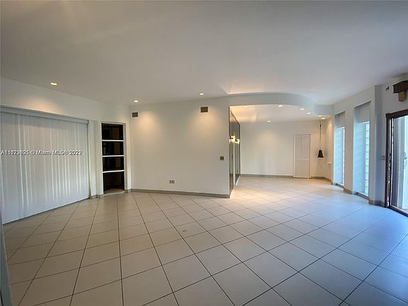 5th image of 9761 W Bay Harbor Dr #9771