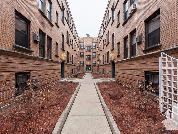 5th image of 815 W Cornelia Ave #315L