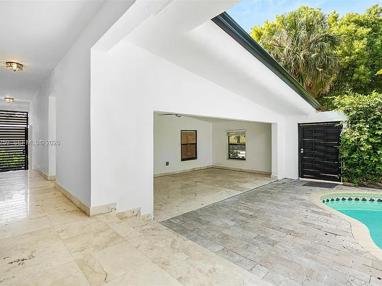7810 Beachview Dr — Photo 31
