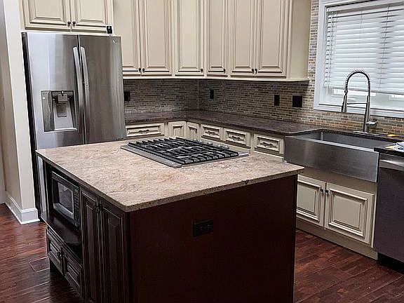 3rd image of 7142 Saint Ives Pl