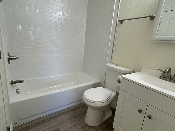 4th image of 1719 Pearl St #1719E2