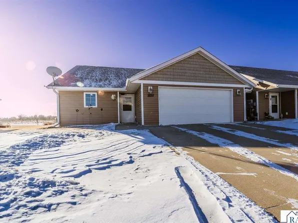 2037 Pratt Cir, Saint Peter, MN 56082