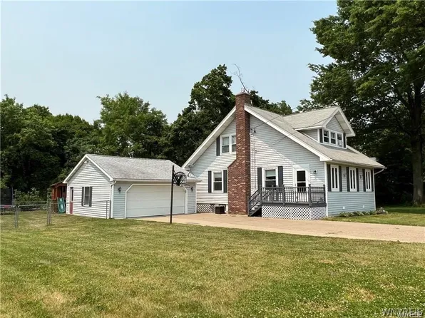 2955 Shadagee Rd, Eden, NY 14057