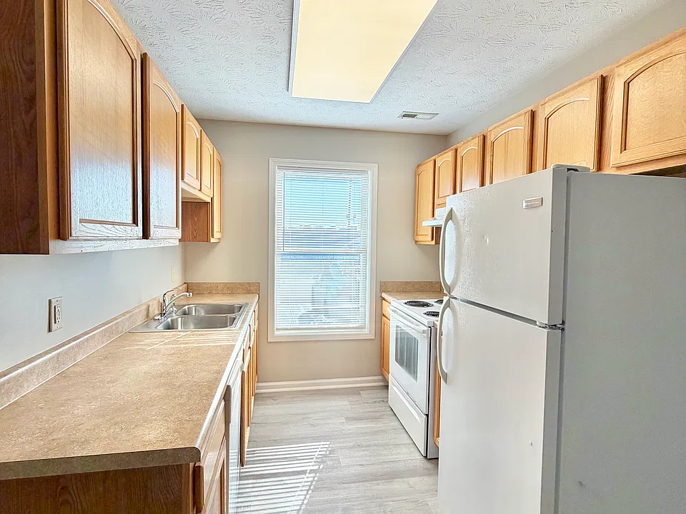 195 Chatham Pl #3