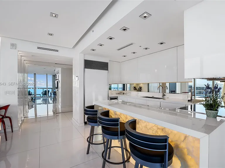 6899 Collins Ave #2208 — Photo 12