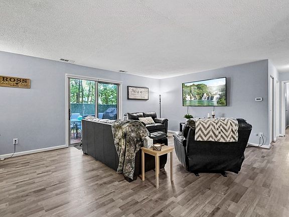 5th image of 5 Thayer Pond Dr #3