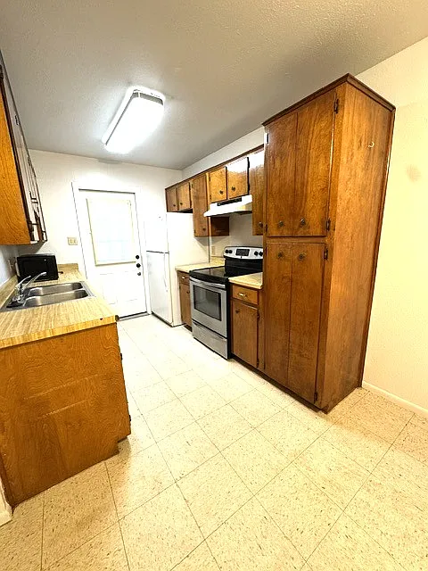 2 bed, 940 sqft, $1,300 — Photo 3