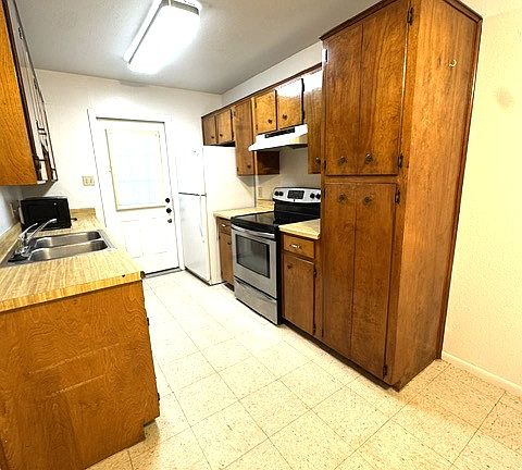 3rd image of 2101 Eastwind St