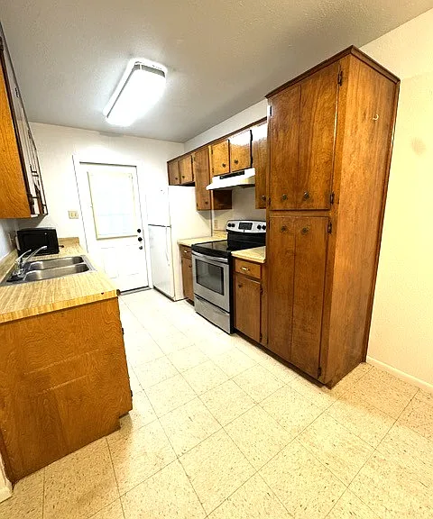 2101 Eastwind St — Photo 3