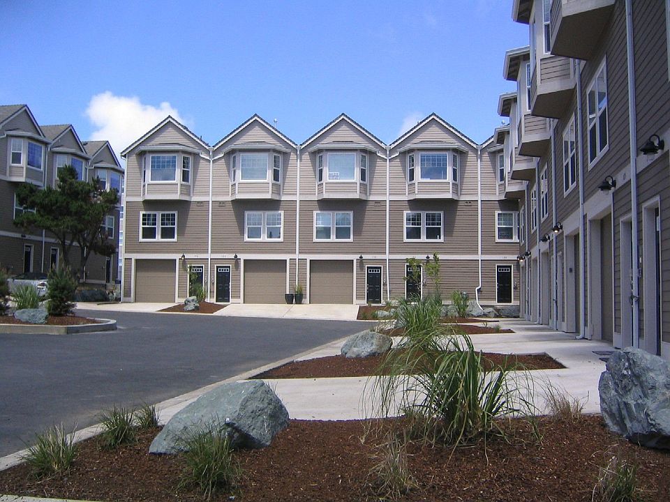 2nd image of 150 N 3rd Ave
