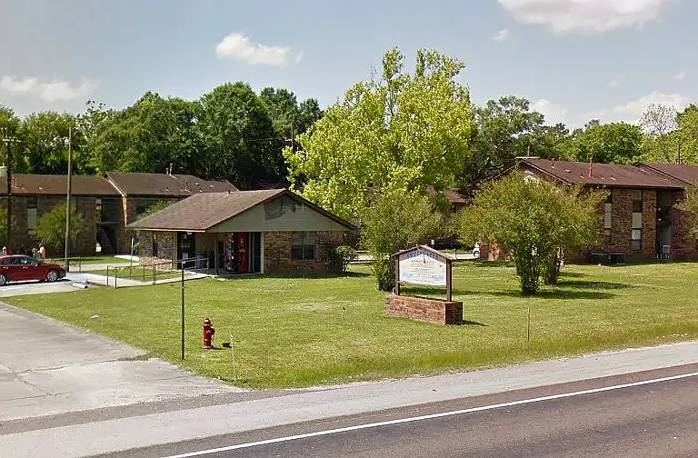 865 Highway 105 E — Photo 2