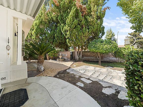 5th image of 1748 Burr Oak Way