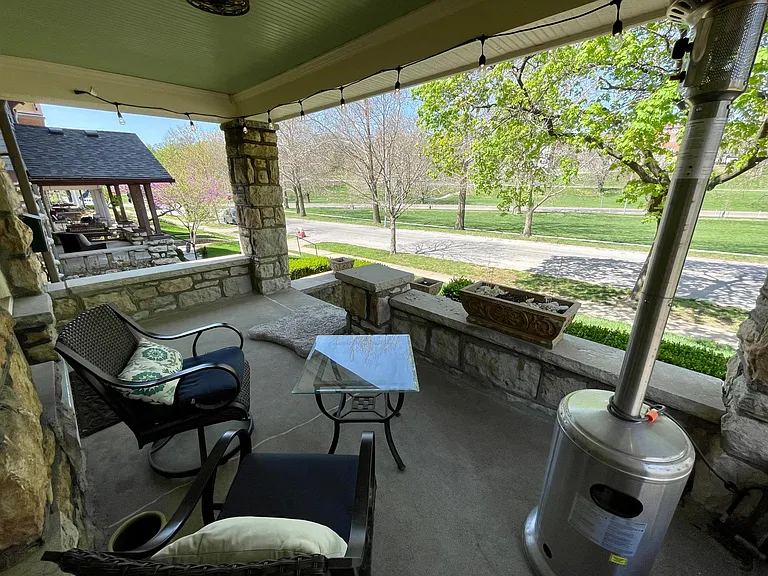 4233 Kenwood Ave — Photo 33