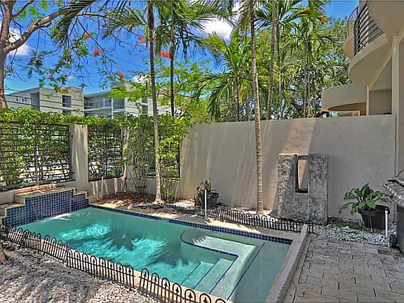 3rd image of 604 NE 14th Avenue #604