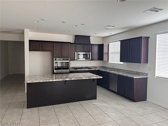 4th image of 1064 Whitworth Ave