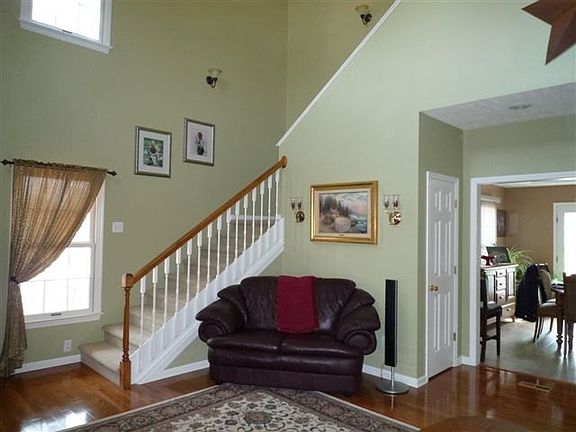 4th image of 295 Surry S Circle