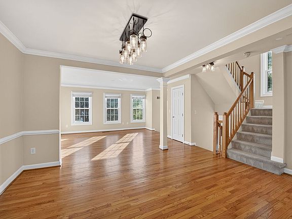 3rd image of 8110 Meadow Springs Ct
