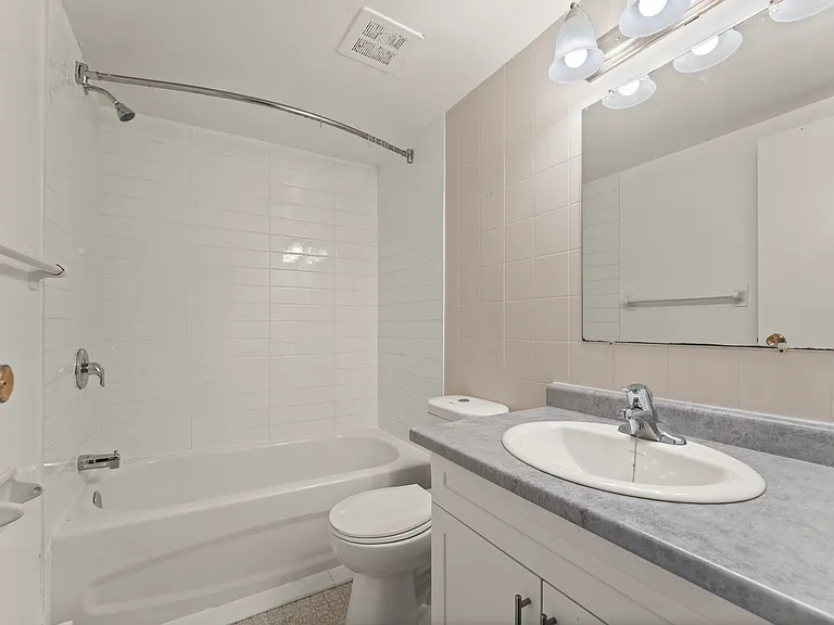 3160 Peter St — Photo 14