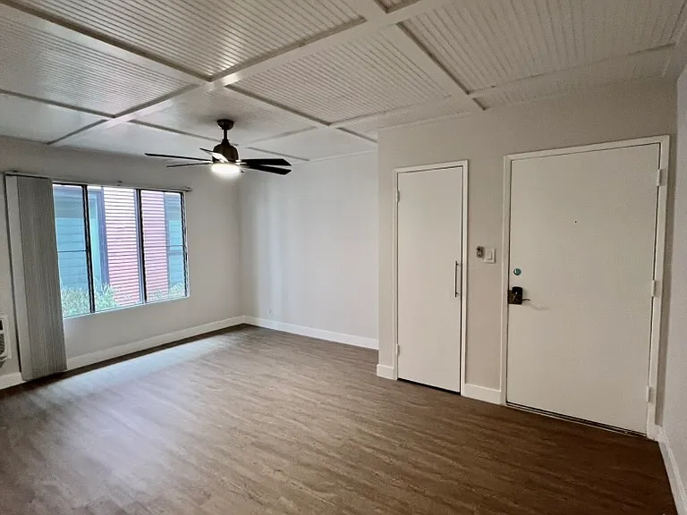 726 N Alfred St #6 — Photo 3