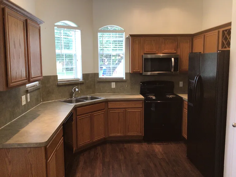 505 Judy Ln — Photo 2
