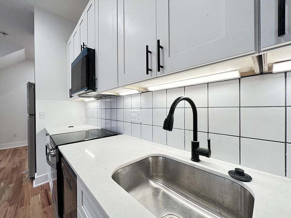 1st image of 509 E 12th St #11035657