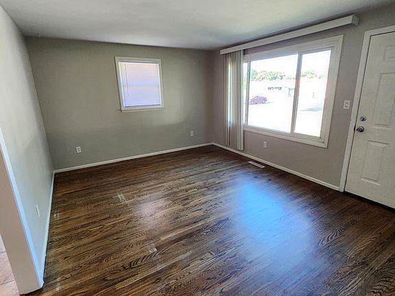 4th image of 152 N Forest Ave #152