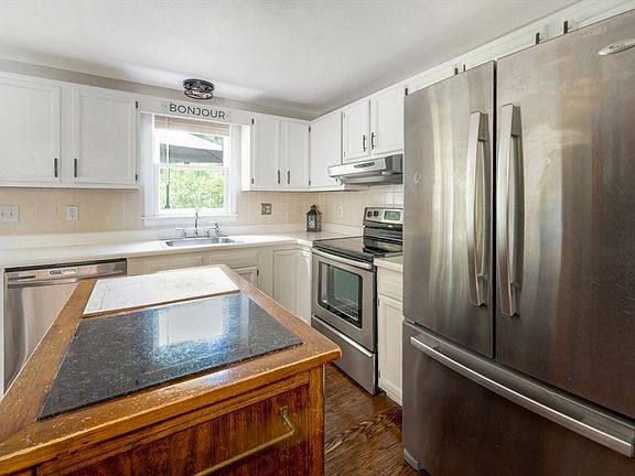 4th image of 50 Wellesley Cir #50