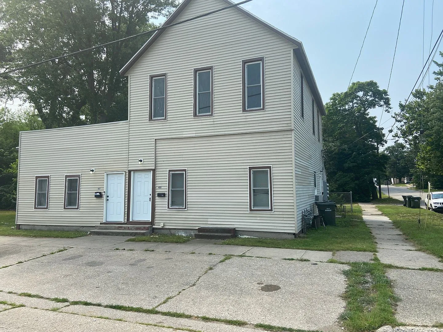 487 W. Grand Ave. — Photo 1