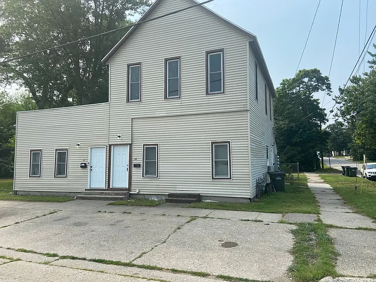 487 W Grand Ave — Photo 1
