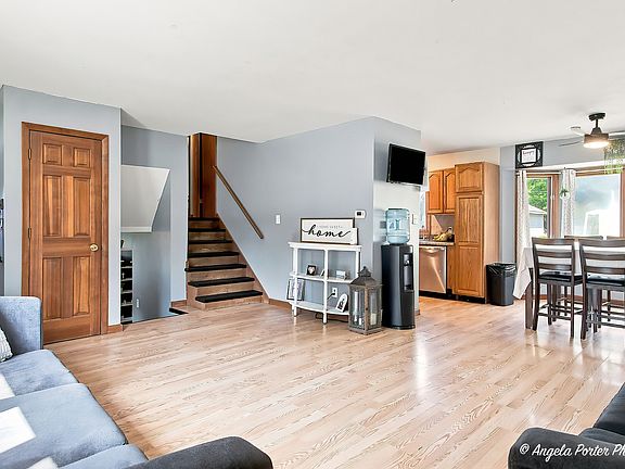 4th image of 1106 Quincy Ave