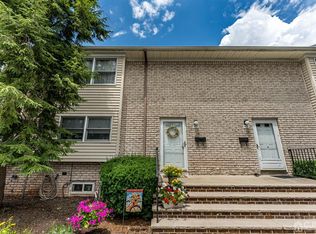 917 Robin Rd #917, Hillsborough, NJ 08844