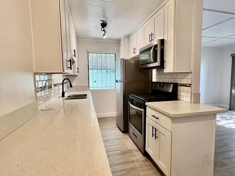 726 N Alfred St — Photo 2
