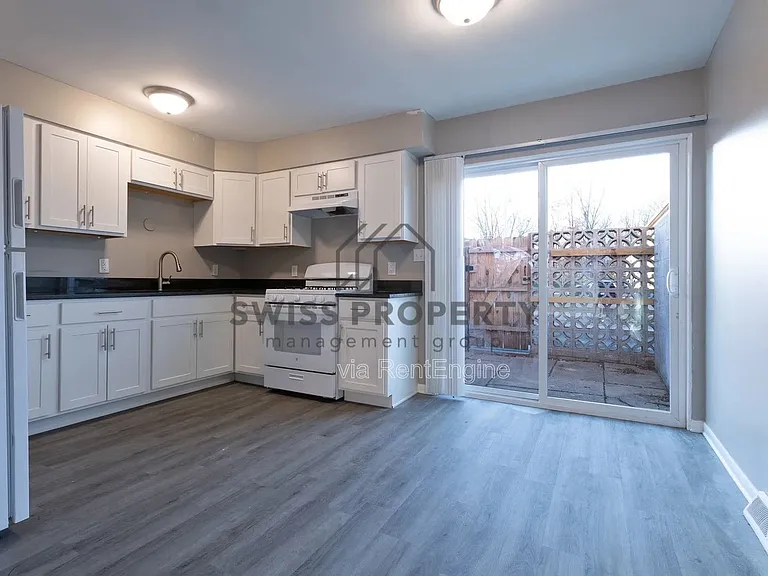 908 N Meadows Ct #L — Photo 9