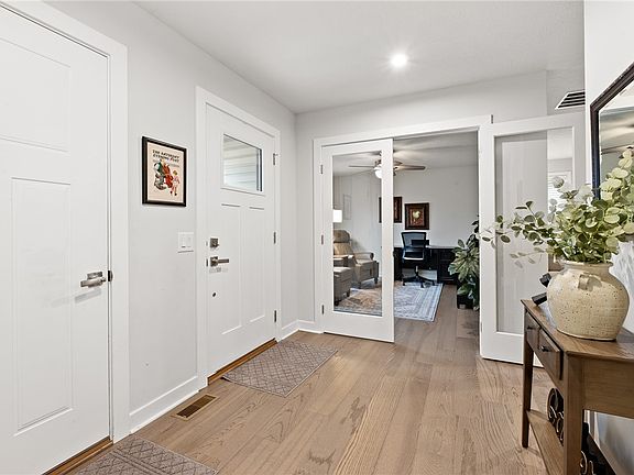 3rd image of 132 Touchstone Ct