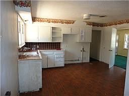 4th image of 4301 Carmel Ave