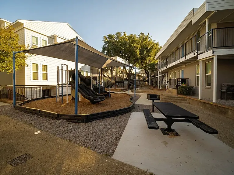 The Paddock on Park Row — Photo 11