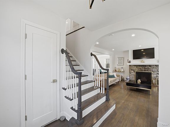 3rd image of 30 Rossmore Avenue