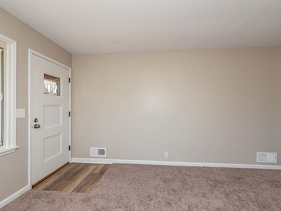 4th image of 3904 Mantell Ave